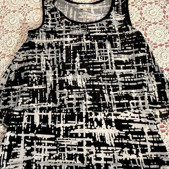 ECI Black White Abstract Blouse Small - Picture 5 of 6